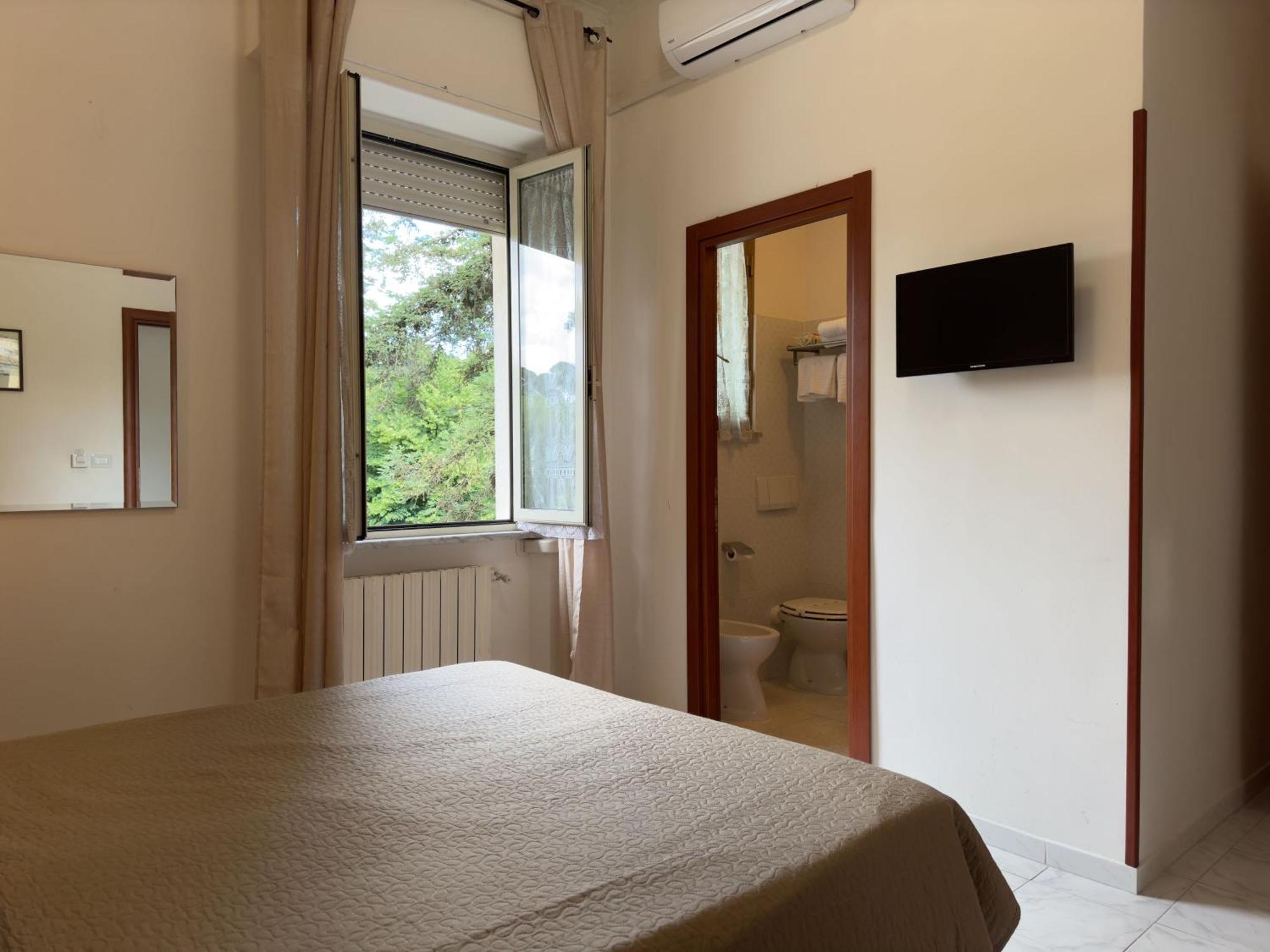 Hotel Villa Robinia Дженцано-ди-Рома Экстерьер фото