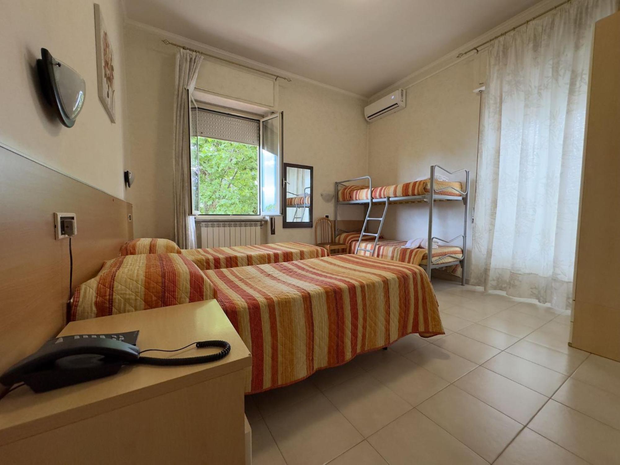 Hotel Villa Robinia Дженцано-ди-Рома Экстерьер фото