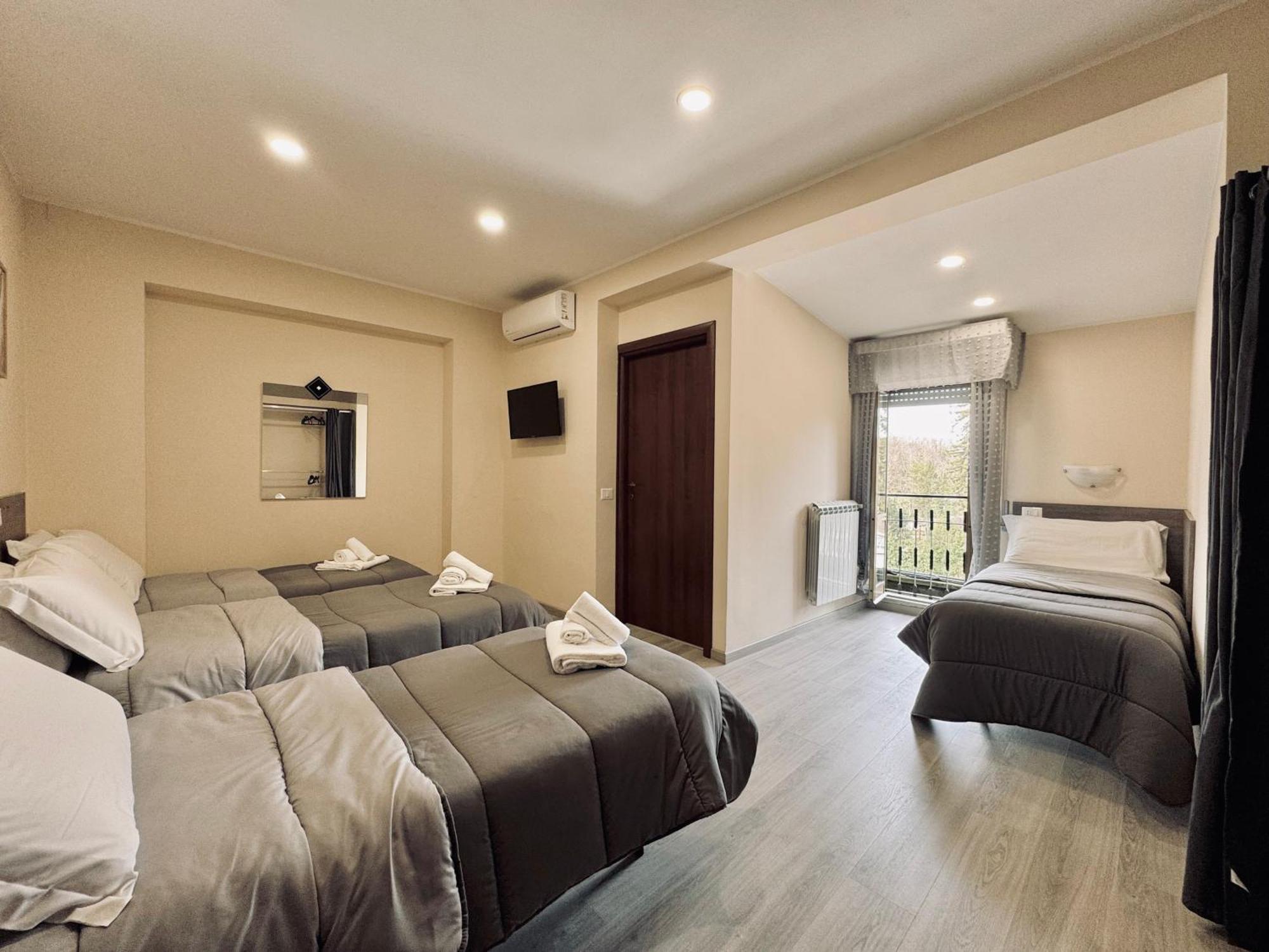 Hotel Villa Robinia Дженцано-ди-Рома Экстерьер фото