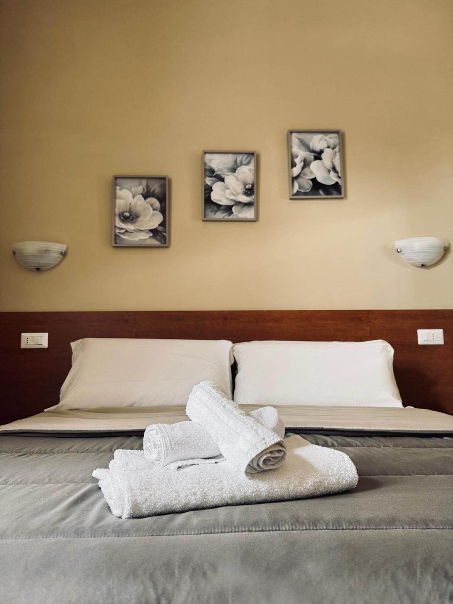 Hotel Villa Robinia Дженцано-ди-Рома Экстерьер фото