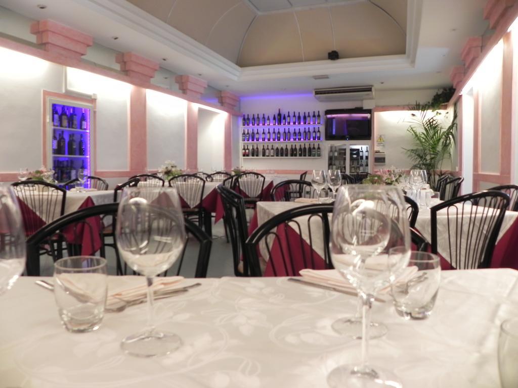 Hotel Villa Robinia Дженцано-ди-Рома Экстерьер фото