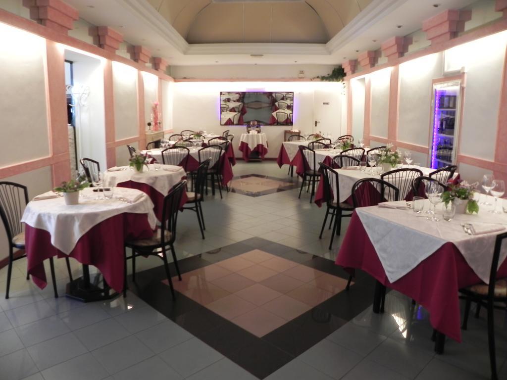 Hotel Villa Robinia Дженцано-ди-Рома Экстерьер фото