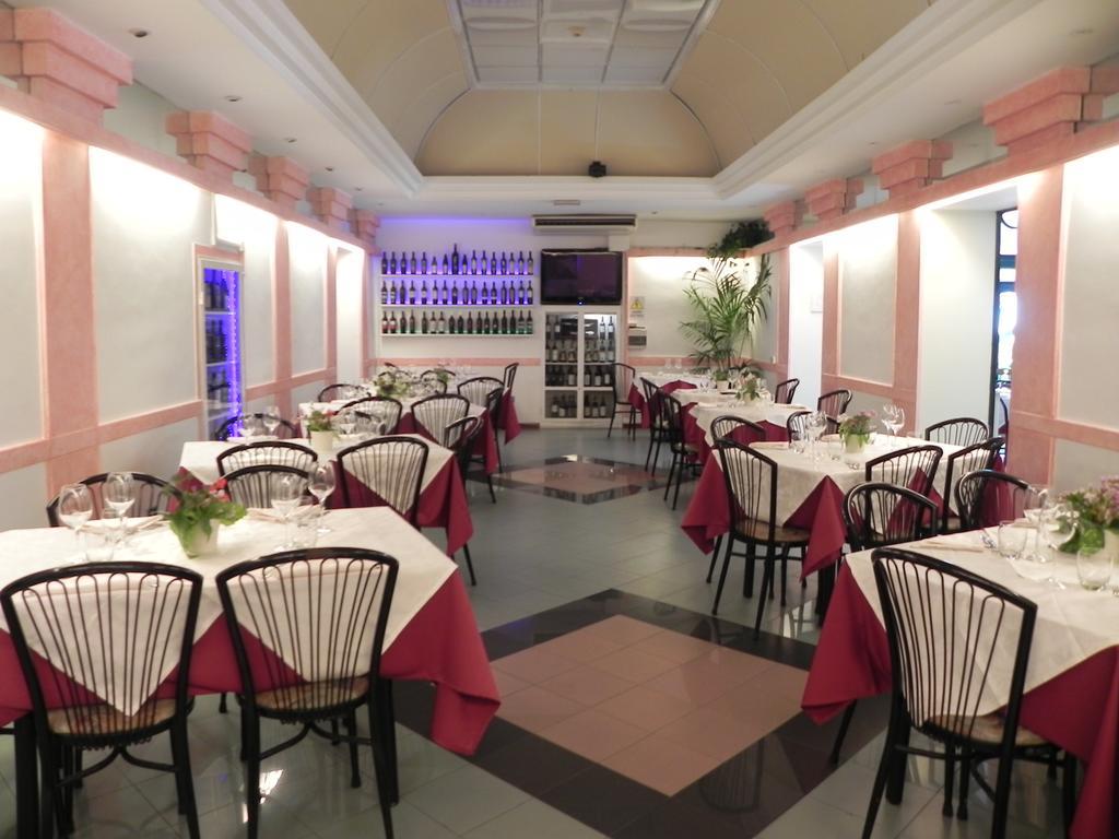 Hotel Villa Robinia Дженцано-ди-Рома Экстерьер фото